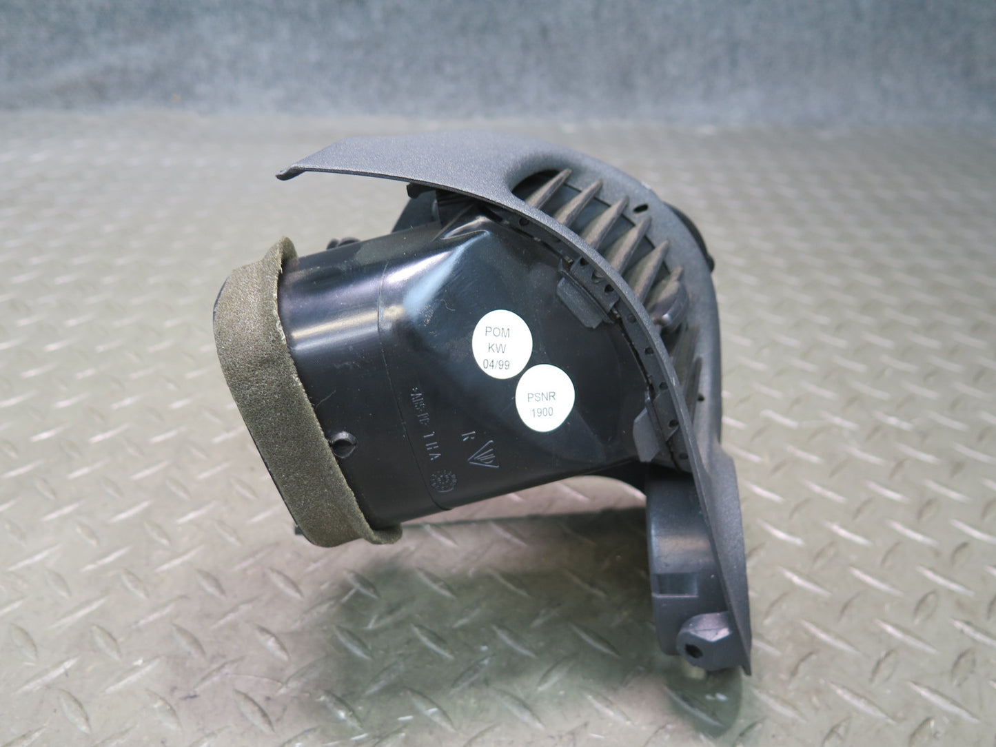 1999-2004 Porsche 911 996 Dash Front Right A/C Air Vent Grille