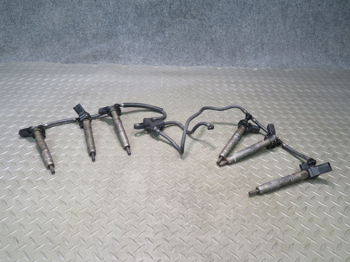 10-11 Mercedes W164 ML350 OM642 Diesel Bluetec Set of 6 Fuel Injector w Hose OEM