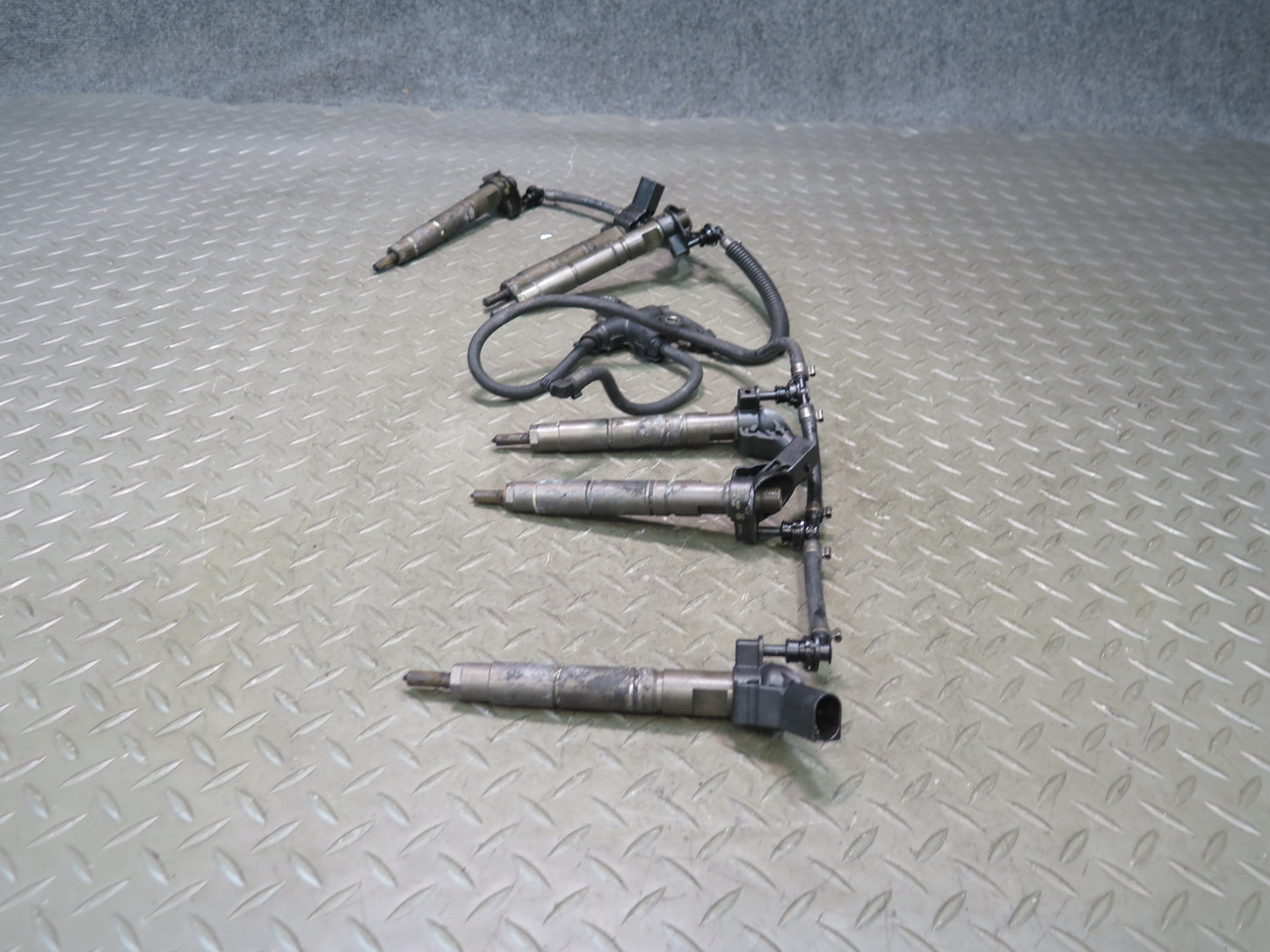 10-11 Mercedes W164 ML350 OM642 Diesel Bluetec Set of 6 Fuel Injector w Hose OEM