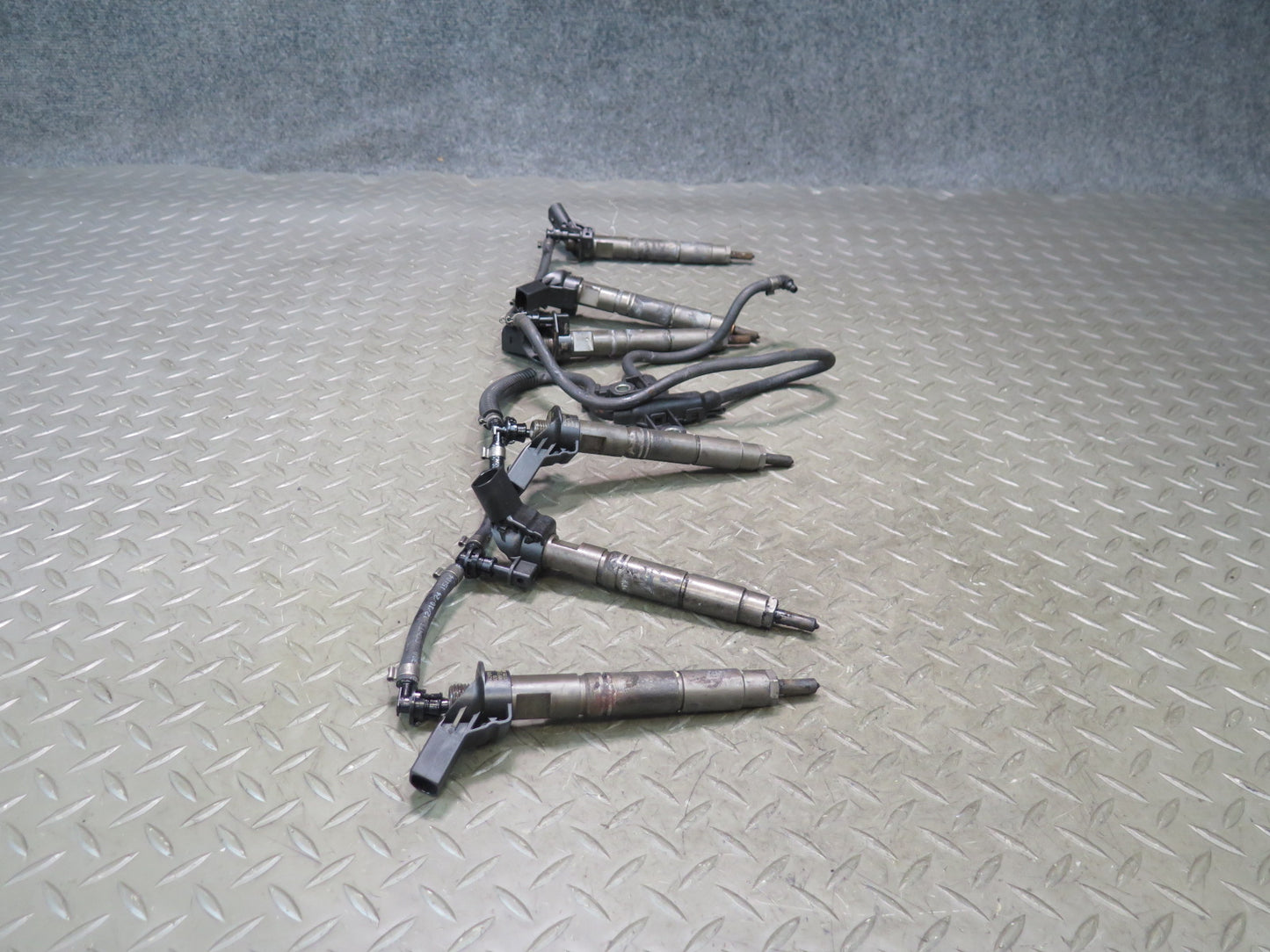 10-11 Mercedes W164 ML350 OM642 Diesel Bluetec Set of 6 Fuel Injector w Hose OEM