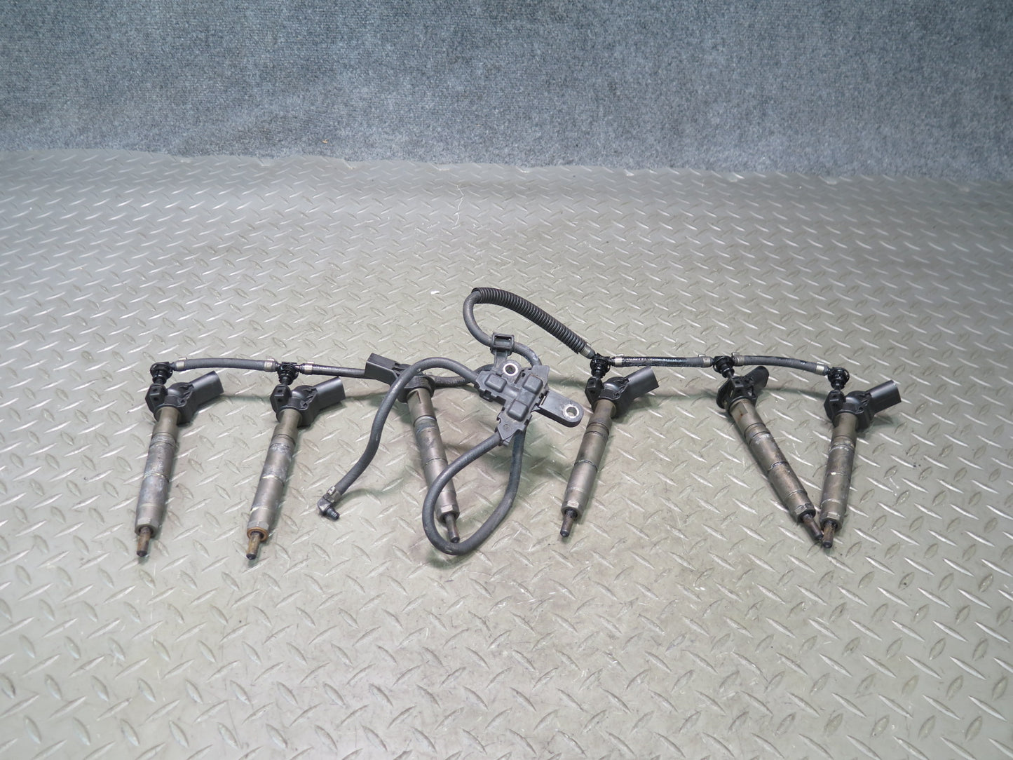 10-11 Mercedes W164 ML350 OM642 Diesel Bluetec Set of 6 Fuel Injector w Hose OEM