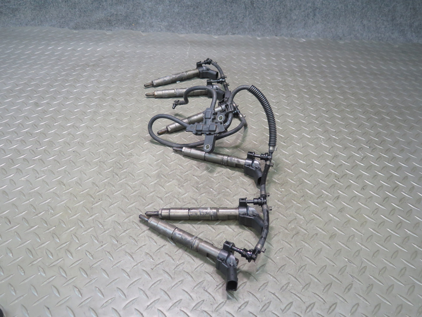 10-11 Mercedes W164 ML350 OM642 Diesel Bluetec Set of 6 Fuel Injector w Hose OEM