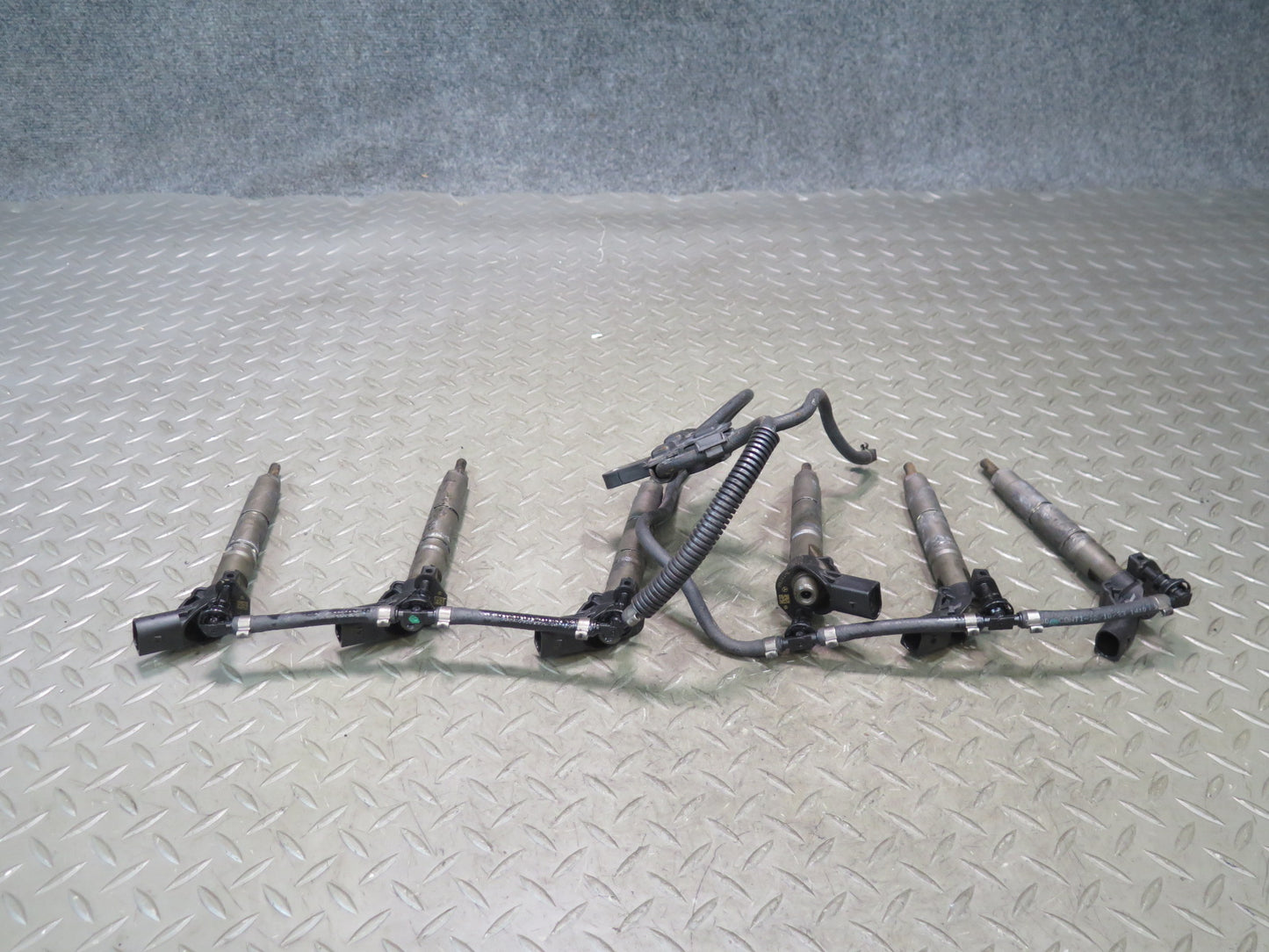 10-11 Mercedes W164 ML350 OM642 Diesel Bluetec Set of 6 Fuel Injector w Hose OEM