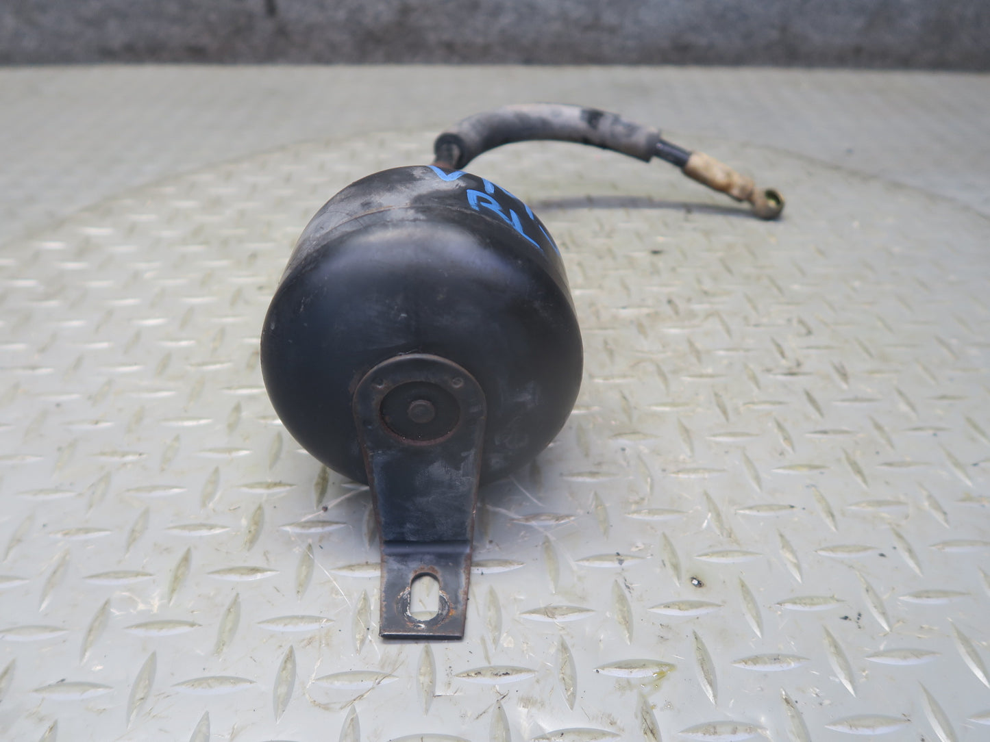 86-91 Mercedes W126 Rear Left Hydraulic Suspension Accumulator Receiver OEM