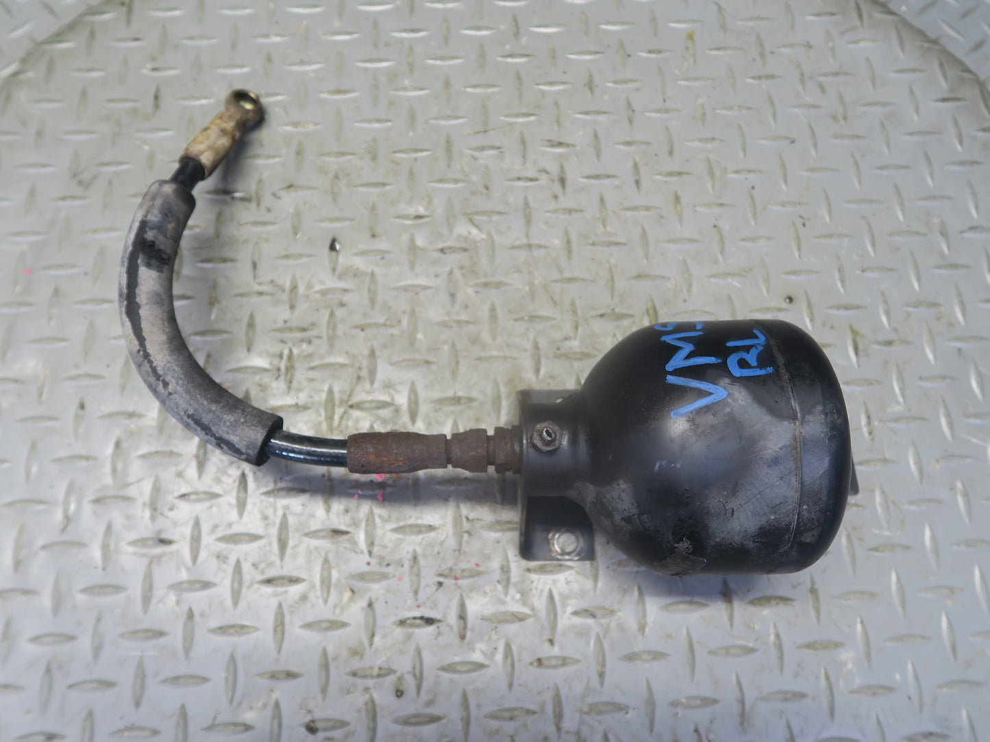 86-91 Mercedes W126 Rear Left Hydraulic Suspension Accumulator Receiver OEM