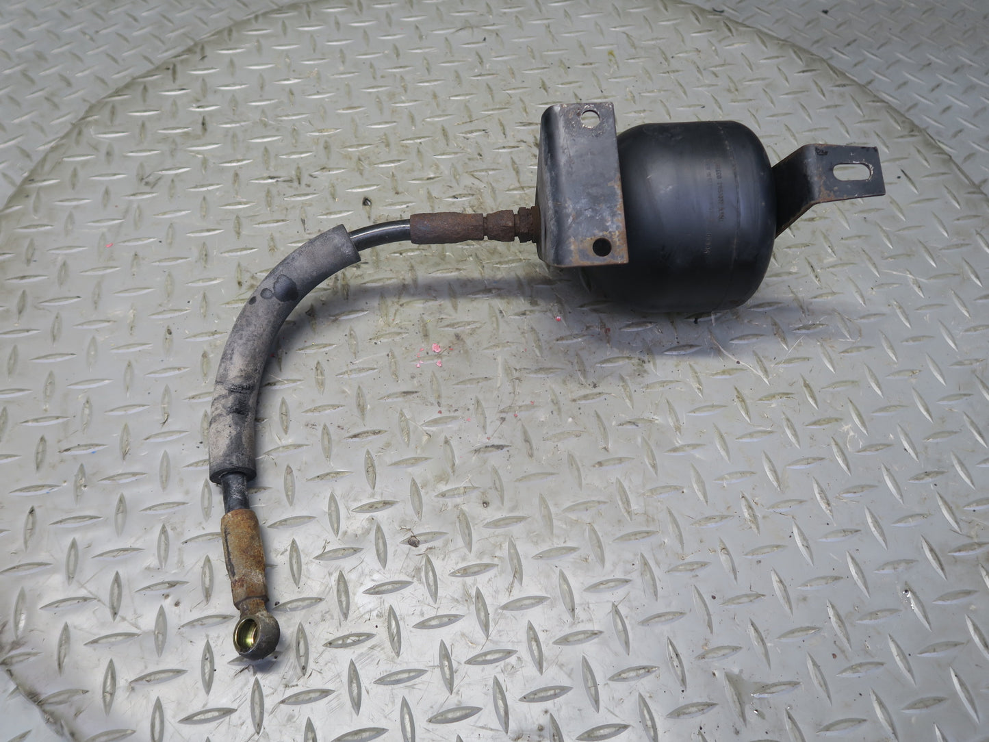86-91 Mercedes W126 Rear Left Hydraulic Suspension Accumulator Receiver OEM