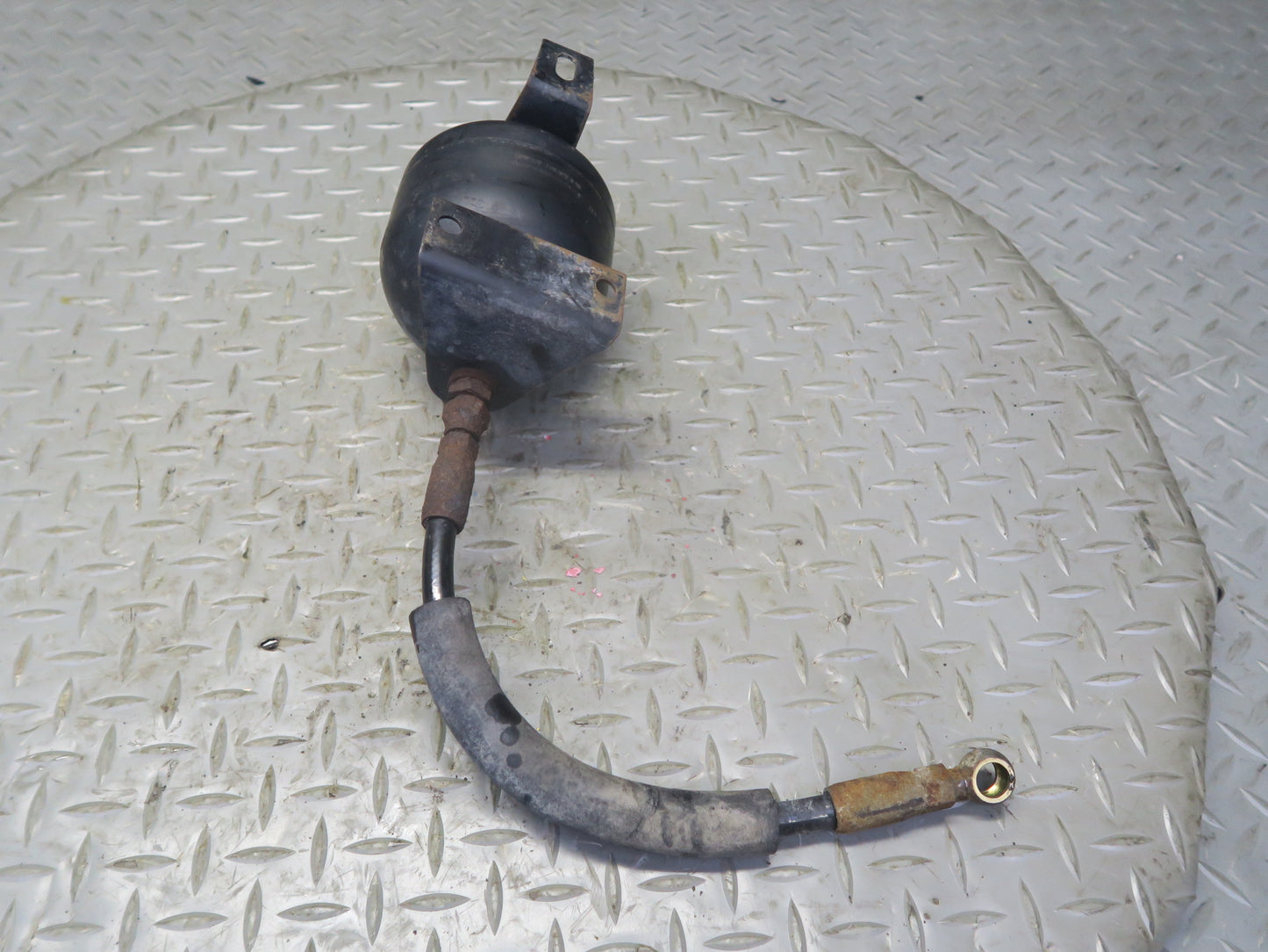 86-91 Mercedes W126 Rear Left Hydraulic Suspension Accumulator Receiver OEM