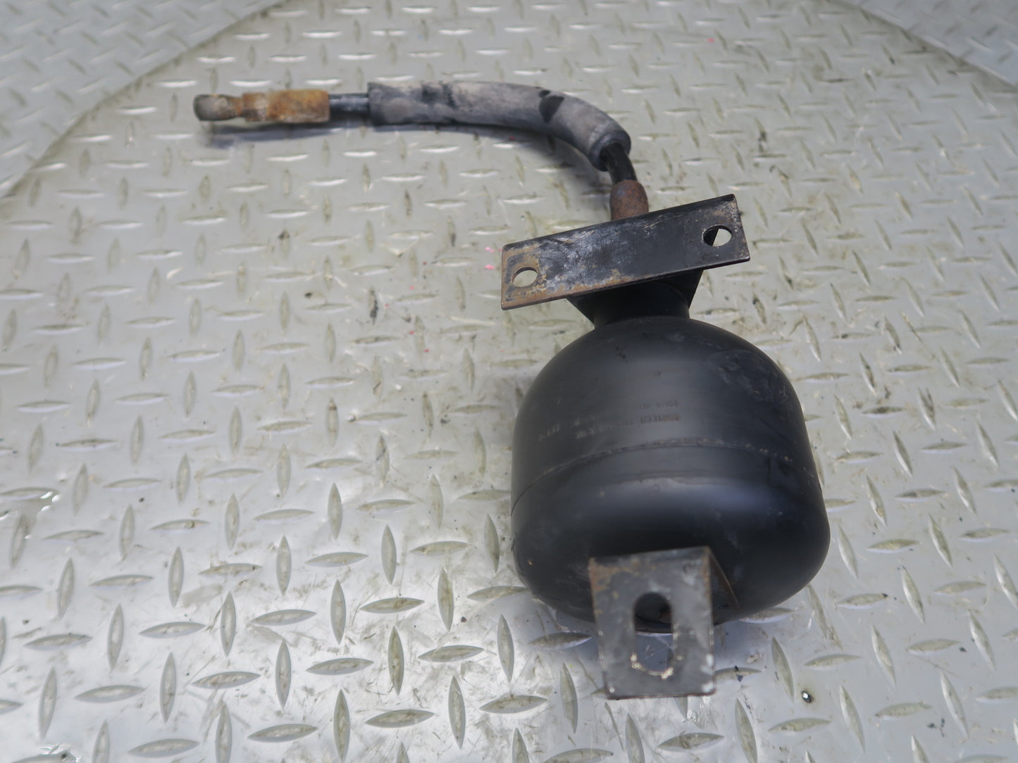 86-91 Mercedes W126 Rear Left Hydraulic Suspension Accumulator Receiver OEM