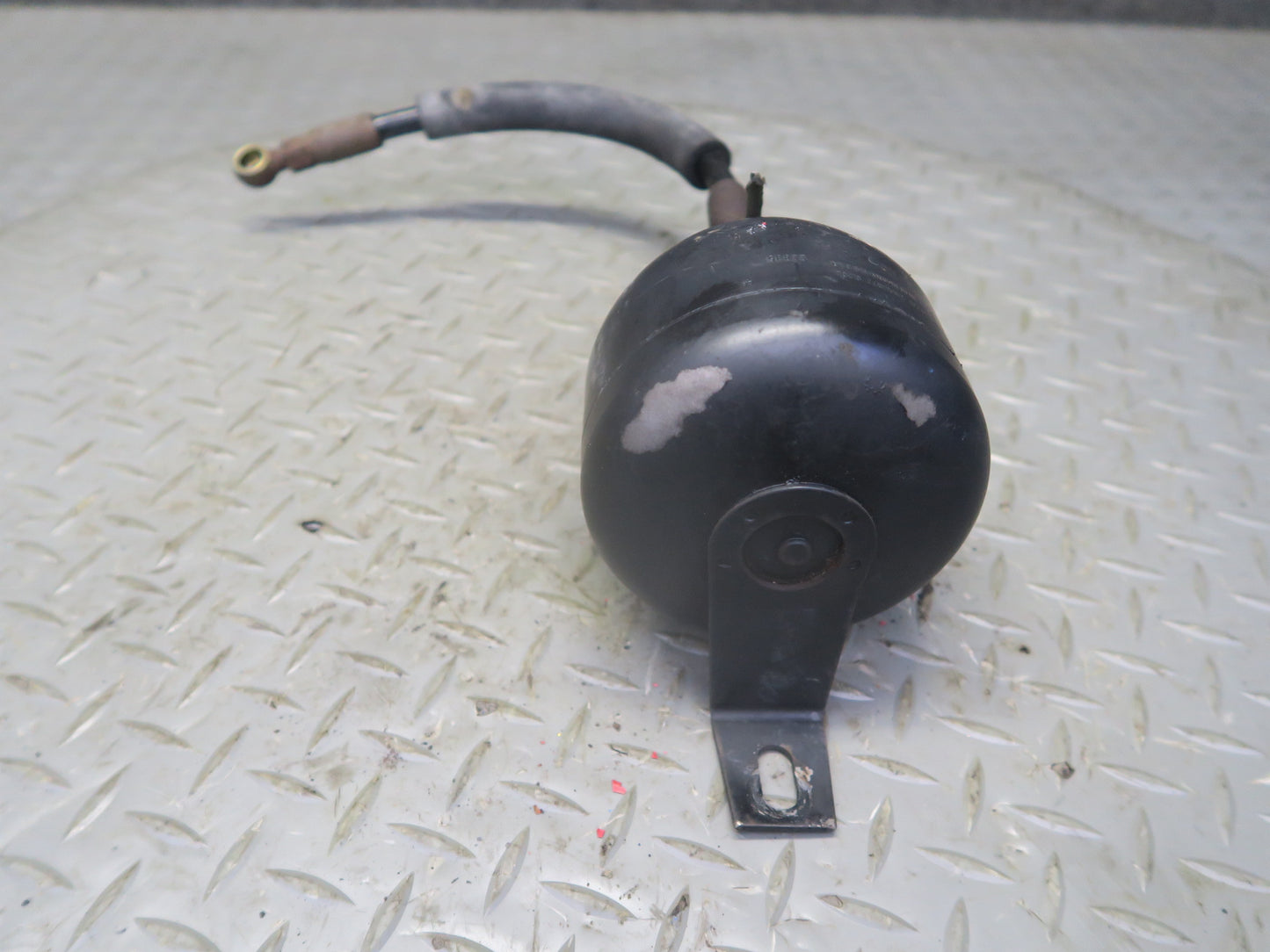 86-91 Mercedes W126 Rear Right Hydraulic Suspension Accumulator Receiver OEM