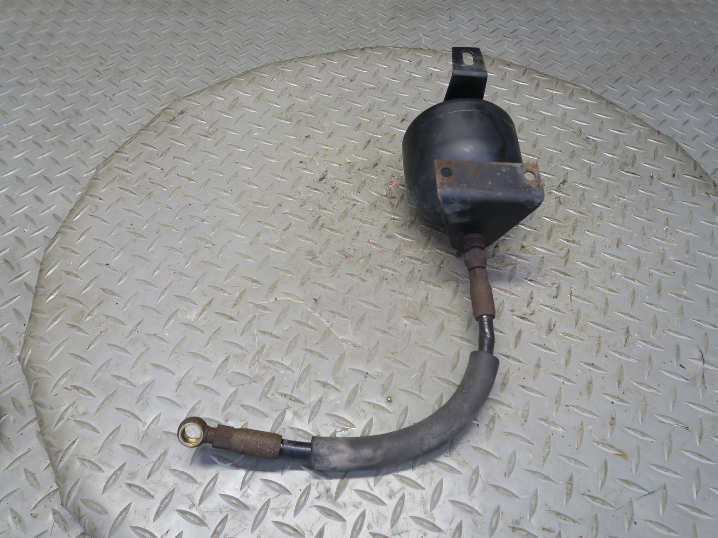 86-91 Mercedes W126 Rear Right Hydraulic Suspension Accumulator Receiver OEM