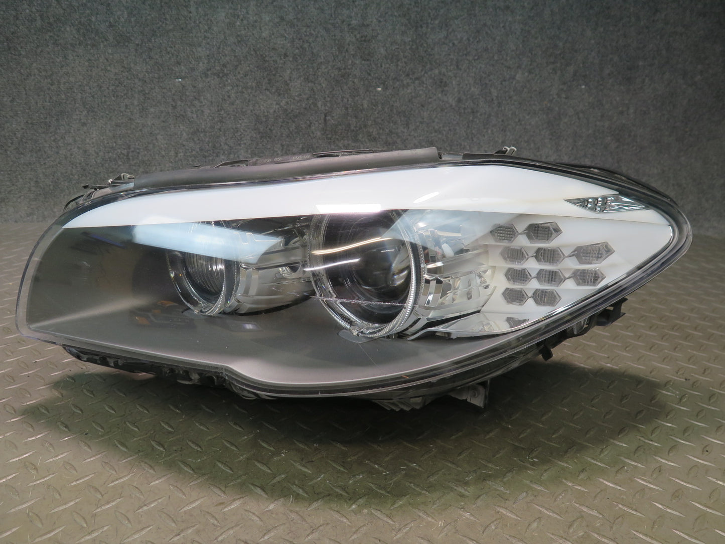 11-13 BMW F10 550i Front Left Adaptive Xenon HID Headlight Lamp w Ballast OEM