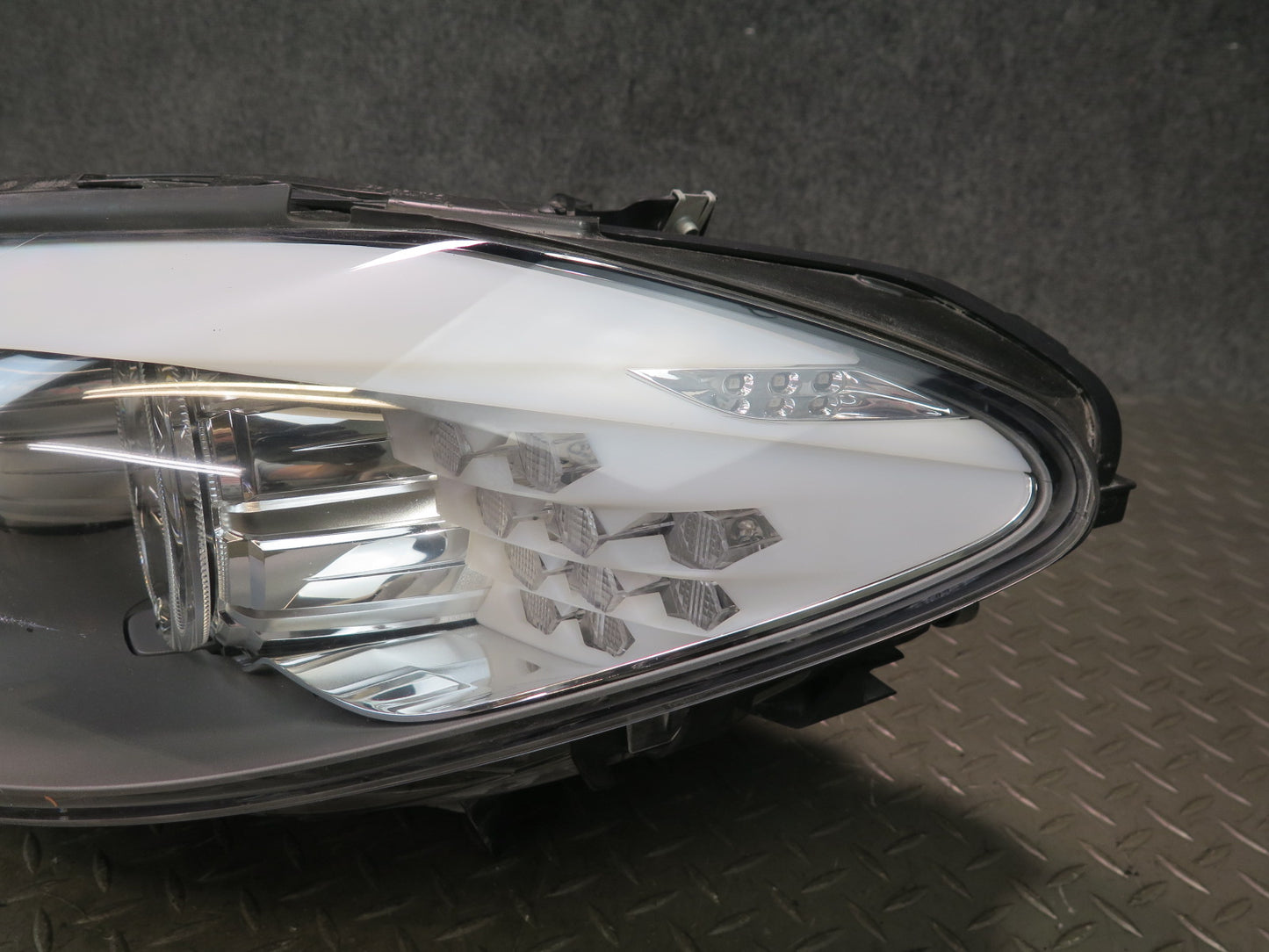 11-13 BMW F10 550i Front Left Adaptive Xenon HID Headlight Lamp w Ballast OEM