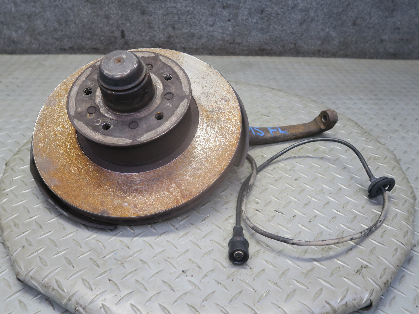 86-91 Mercedes W126 560SEL Front Left Spindle Knuckle Wheel Hub Bearing OEM