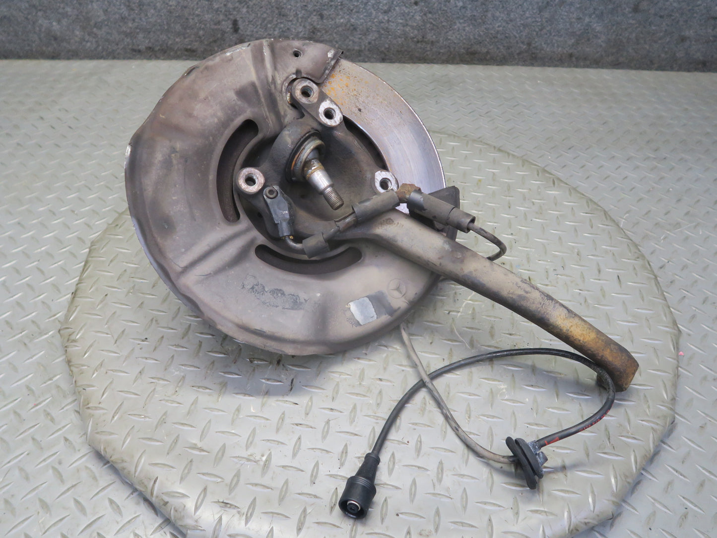 86-91 Mercedes W126 560SEL Front Left Spindle Knuckle Wheel Hub Bearing OEM