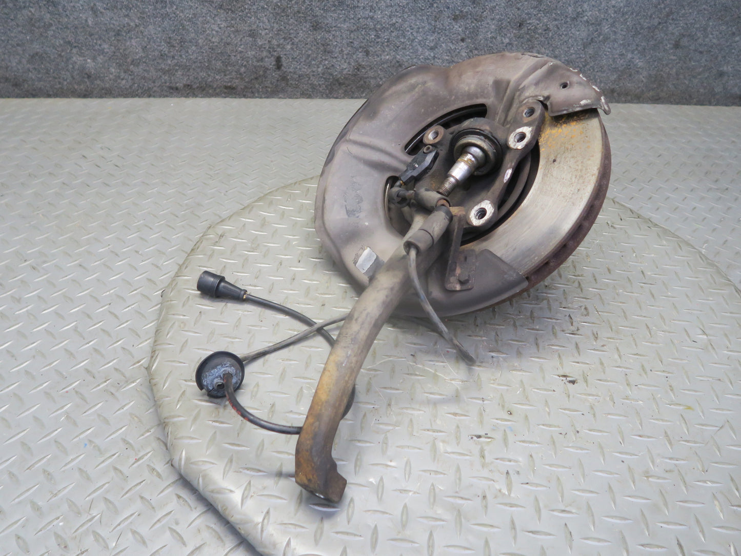 86-91 Mercedes W126 560SEL Front Left Spindle Knuckle Wheel Hub Bearing OEM
