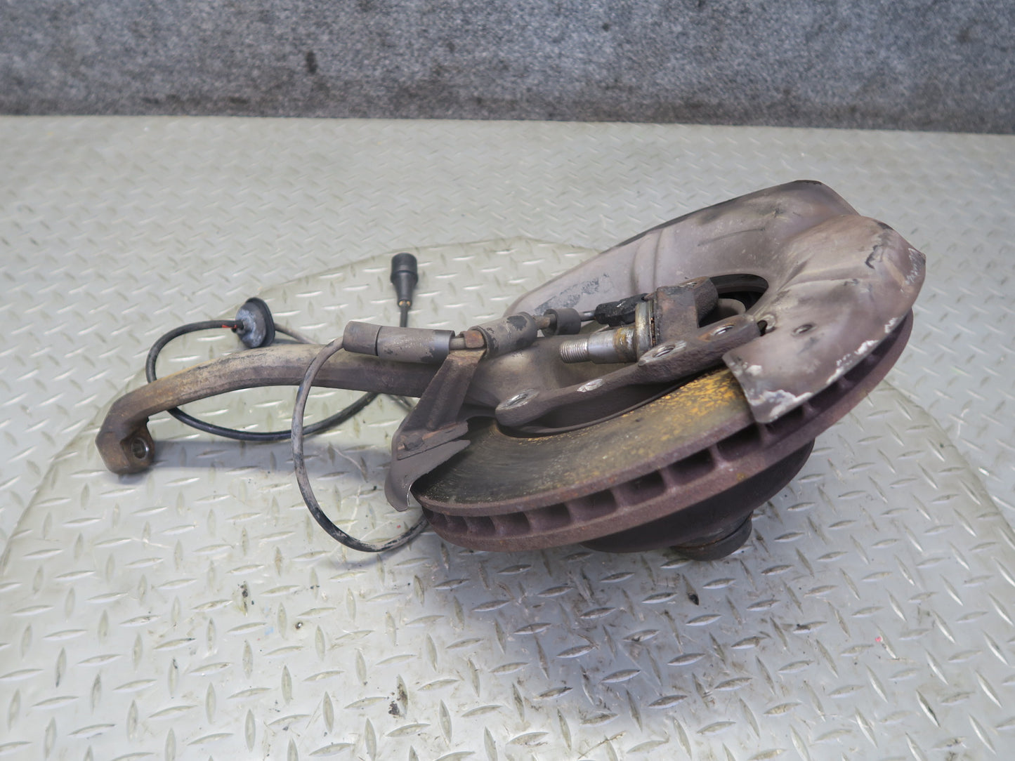 86-91 Mercedes W126 560SEL Front Left Spindle Knuckle Wheel Hub Bearing OEM