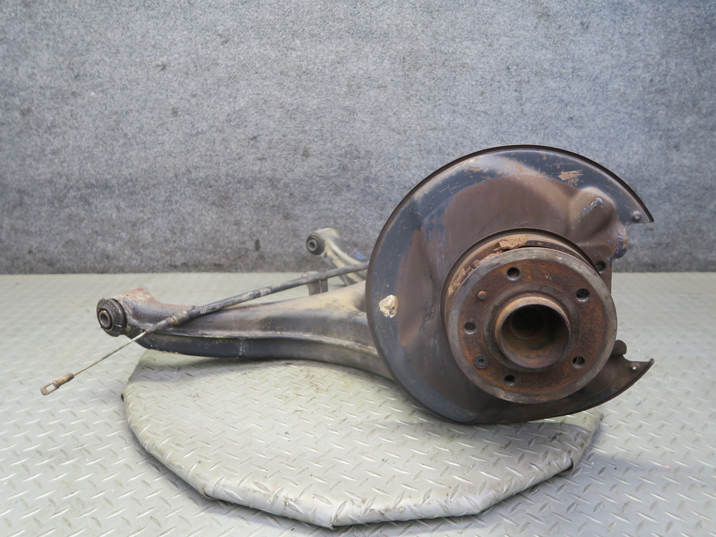 86-91 Mercedes W126 560SEL Rear Left Spindle Knuckle Wheel Hub Bearing OEM