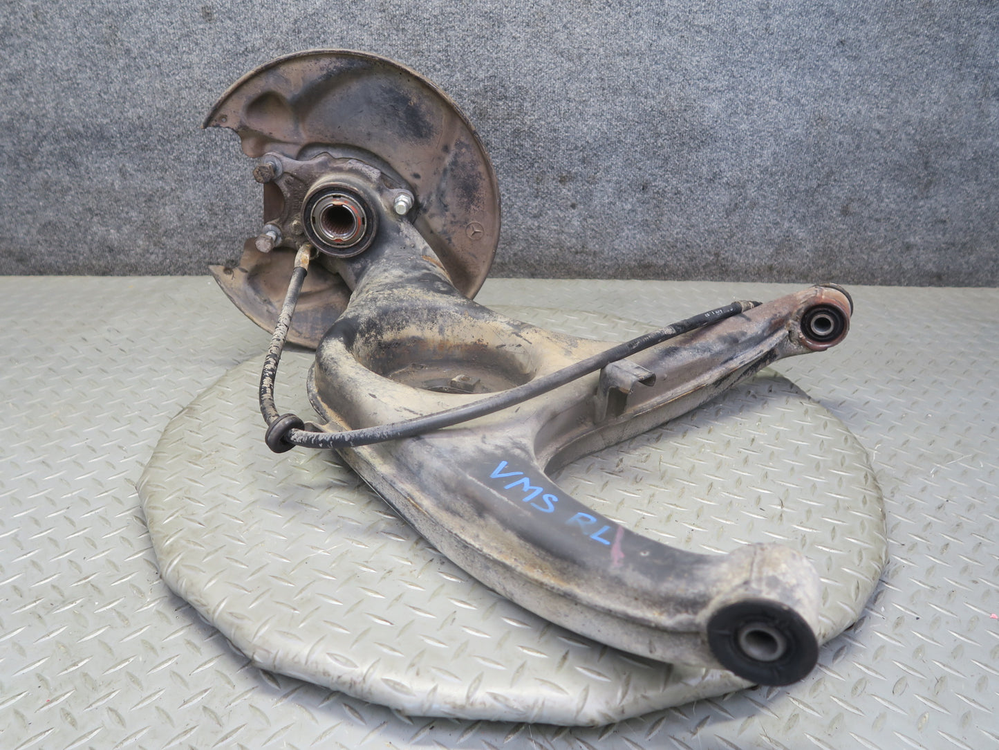 86-91 Mercedes W126 560SEL Rear Left Spindle Knuckle Wheel Hub Bearing OEM