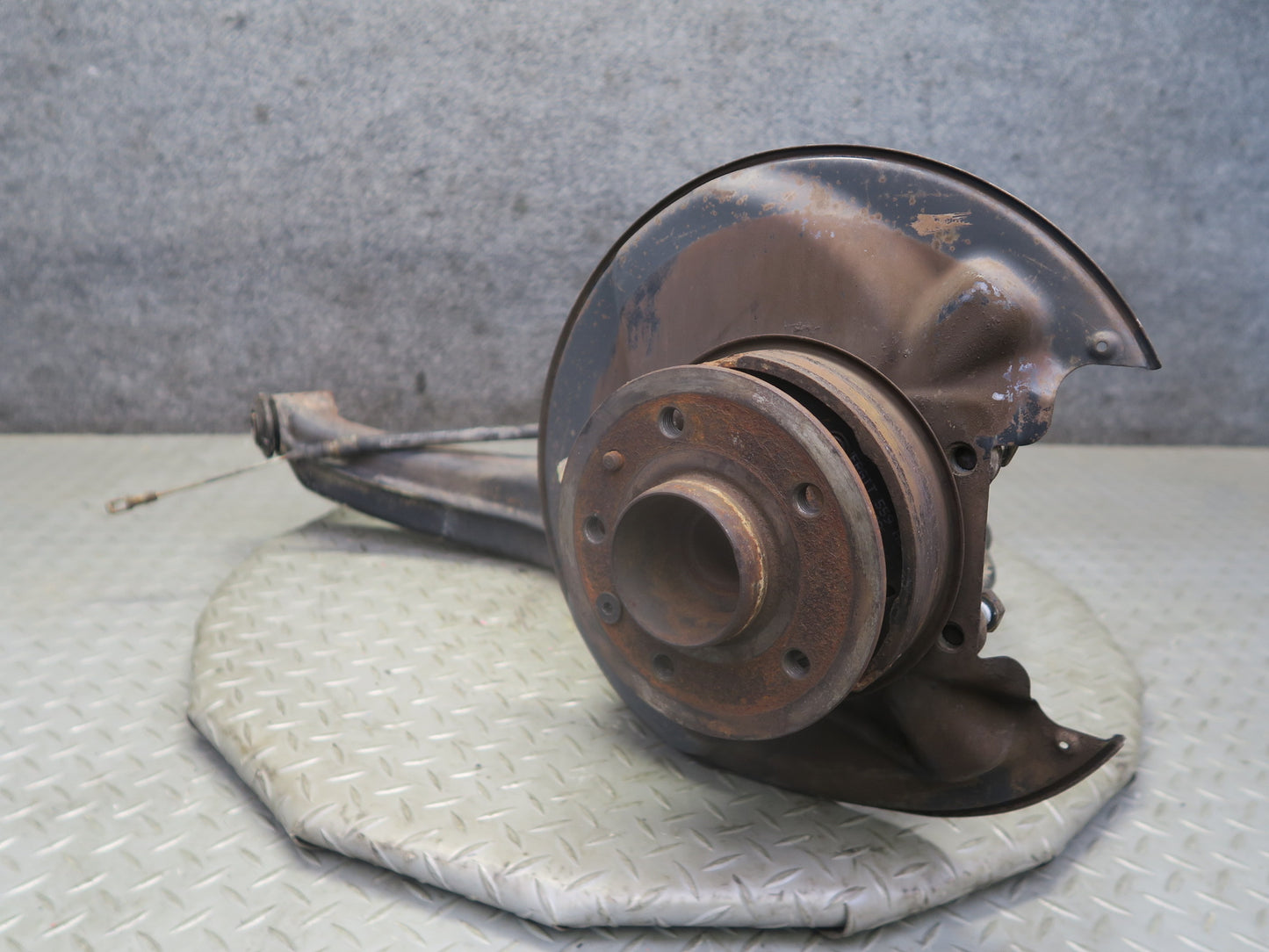 86-91 Mercedes W126 560SEL Rear Left Spindle Knuckle Wheel Hub Bearing OEM