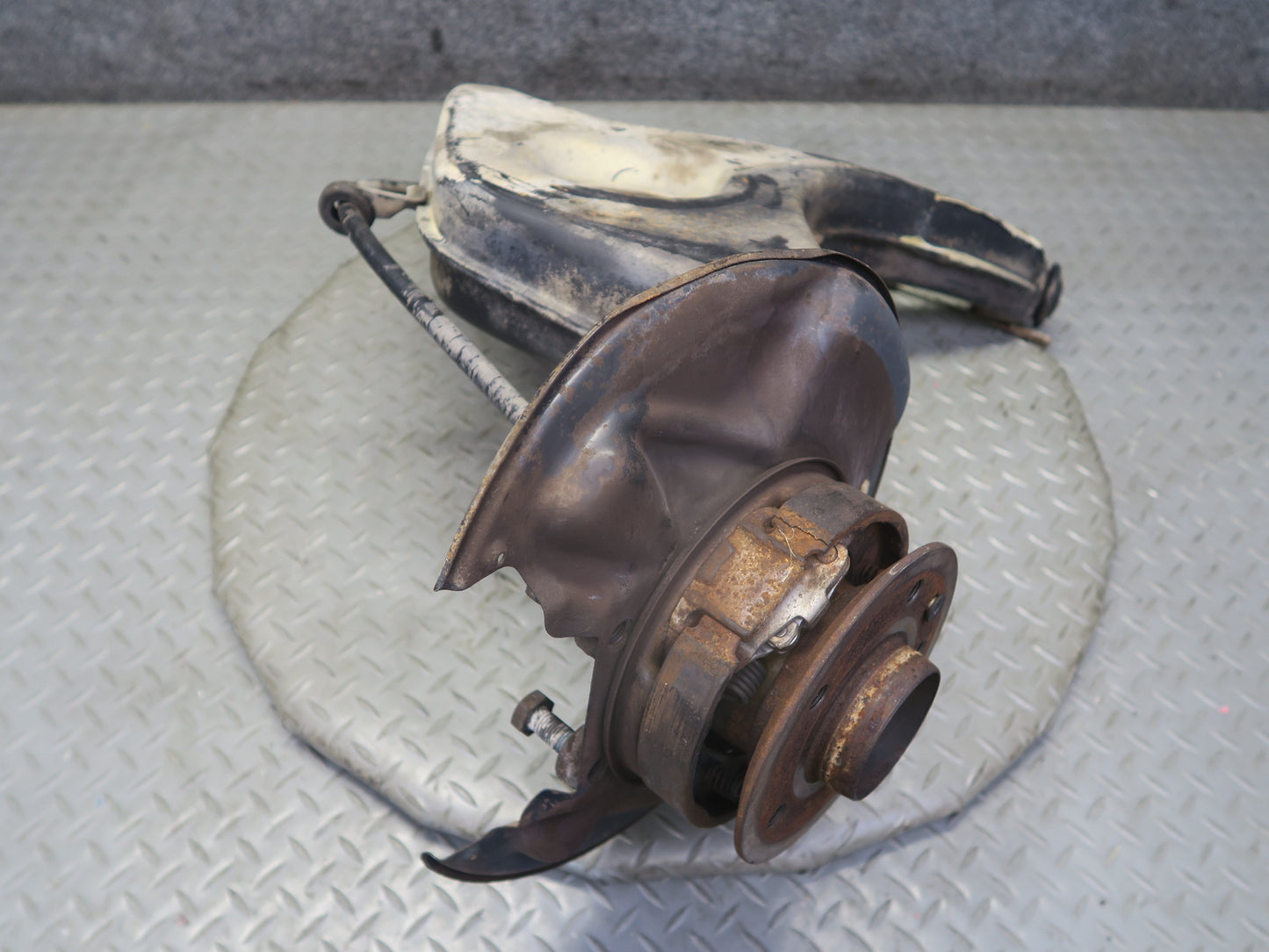 86-91 Mercedes W126 560SEL Rear Left Spindle Knuckle Wheel Hub Bearing OEM