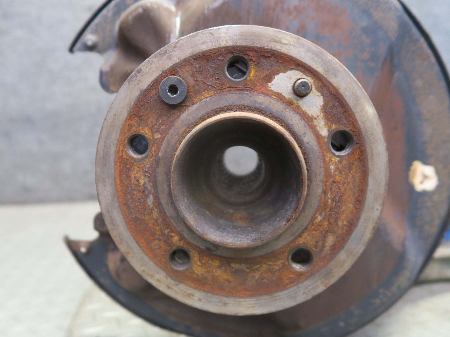 86-91 Mercedes W126 Rear Right Spindle Knuckle Wheel Hub Bearing OEM