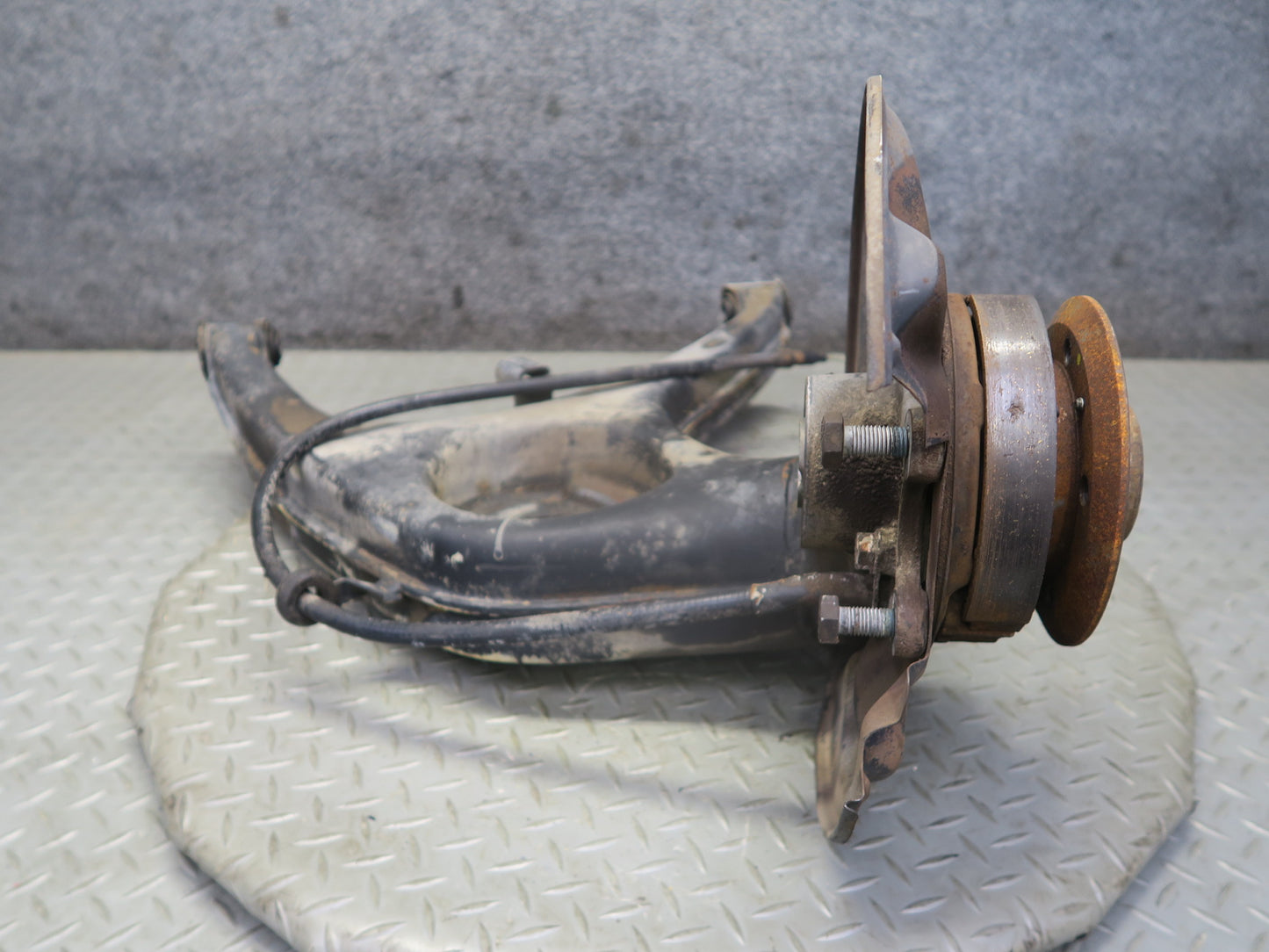 86-91 Mercedes W126 Rear Right Spindle Knuckle Wheel Hub Bearing OEM