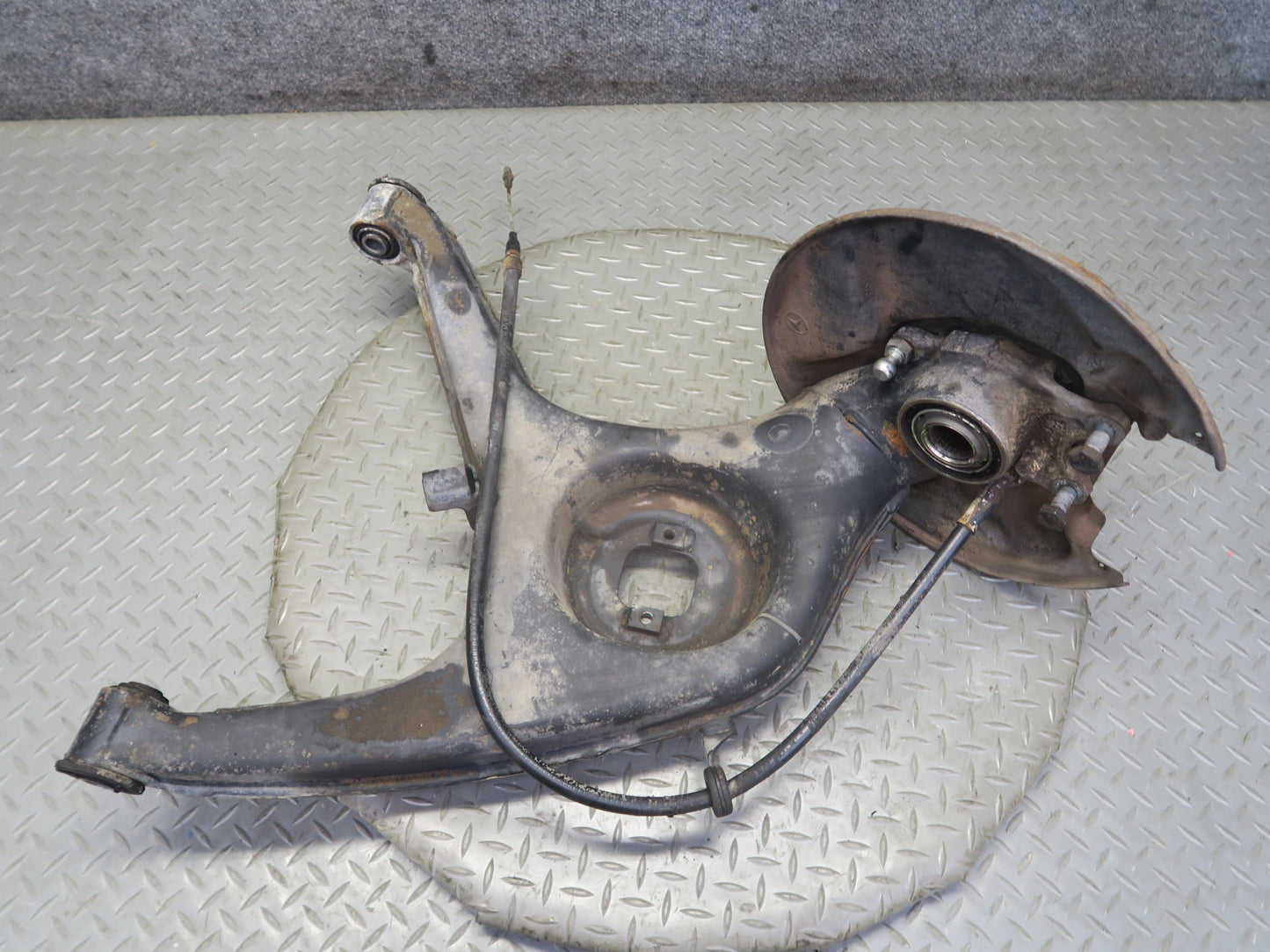 86-91 Mercedes W126 Rear Right Spindle Knuckle Wheel Hub Bearing OEM