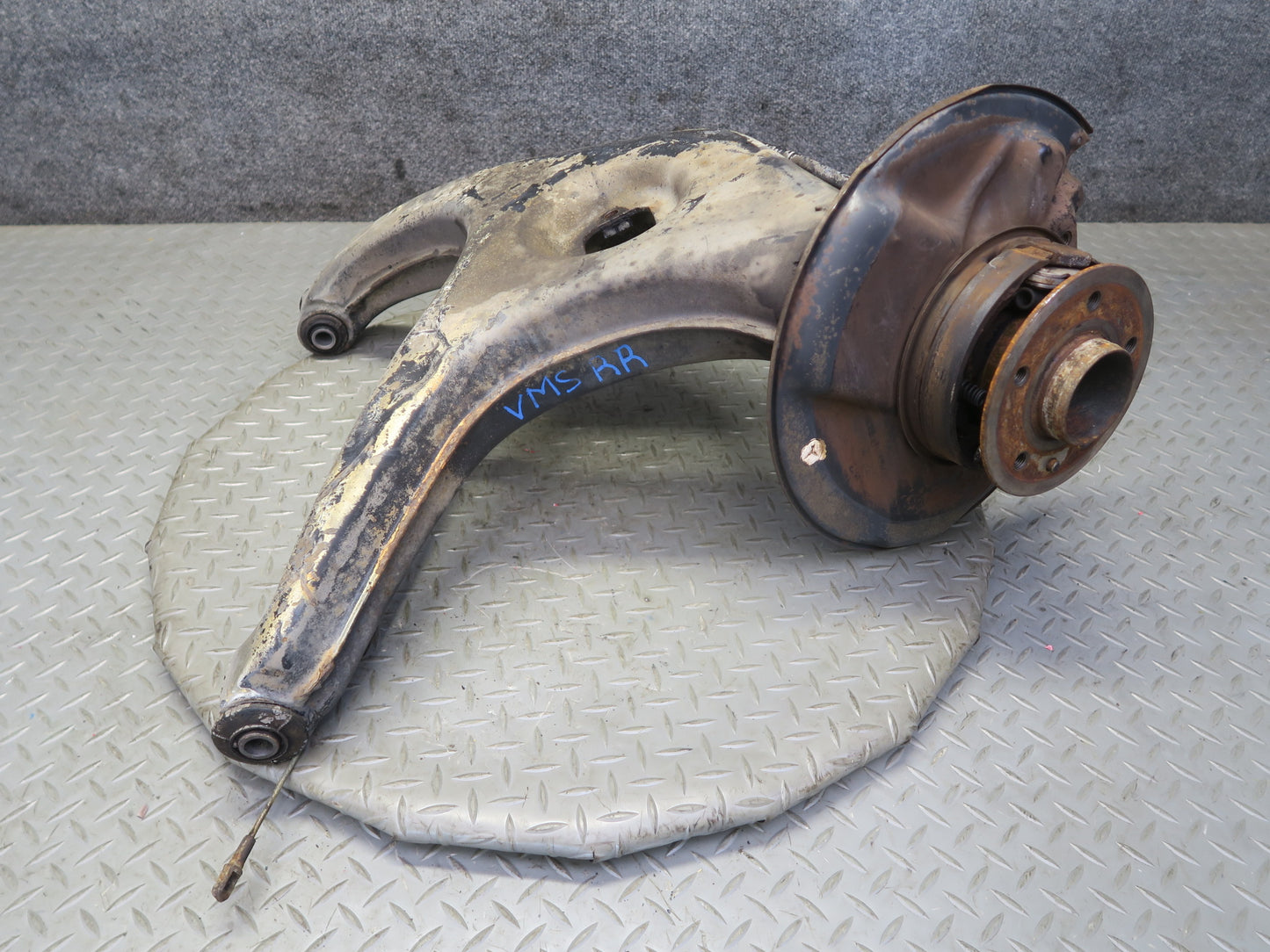 86-91 Mercedes W126 Rear Right Spindle Knuckle Wheel Hub Bearing OEM