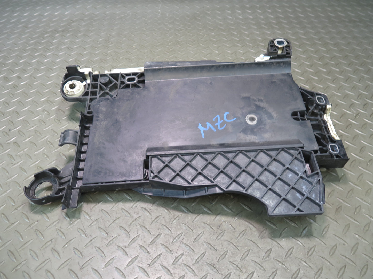 16-24 Mini Cooper F54 F55 F56 F57 Battery Tray Holder Mount 7641797 OEM