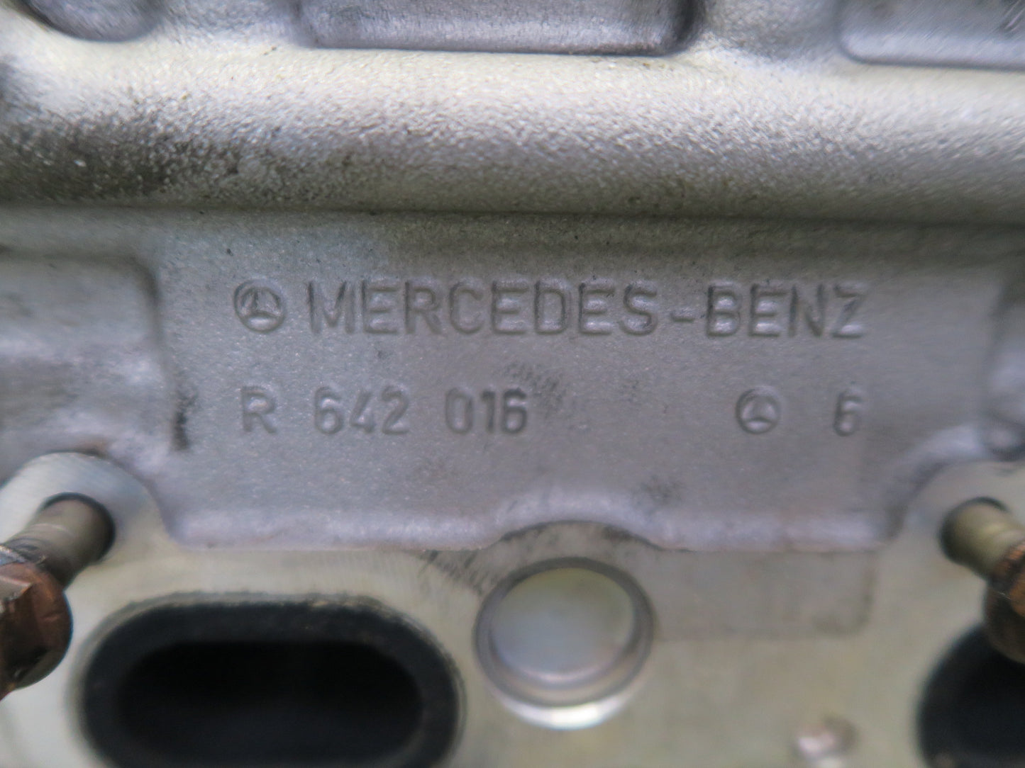 10-11 Mercedes W164 ML350 OM642 Bluetec Engine Left Cylinder Head w Camshaft OEM