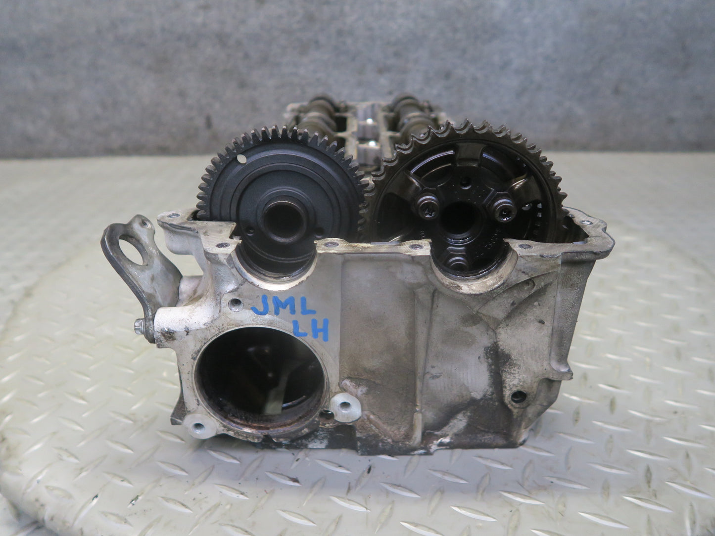 10-11 Mercedes W164 ML350 OM642 Bluetec Engine Left Cylinder Head w Camshaft OEM
