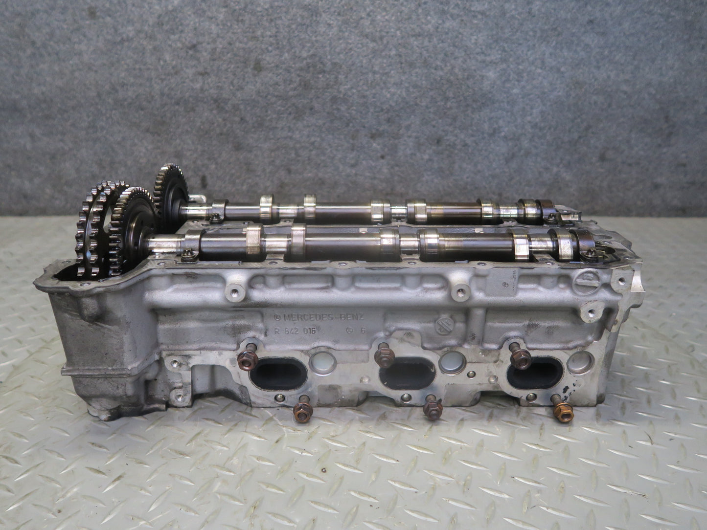 10-11 Mercedes W164 ML350 OM642 Bluetec Engine Left Cylinder Head w Camshaft OEM