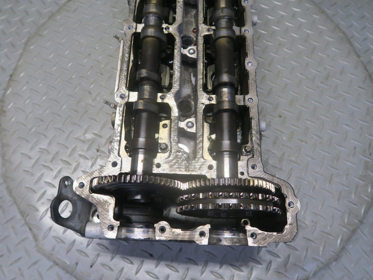 10-11 Mercedes W164 ML350 OM642 Bluetec Engine Left Cylinder Head w Camshaft OEM