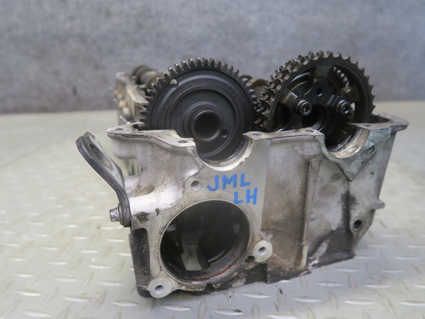 10-11 Mercedes W164 ML350 OM642 Bluetec Engine Left Cylinder Head w Camshaft OEM