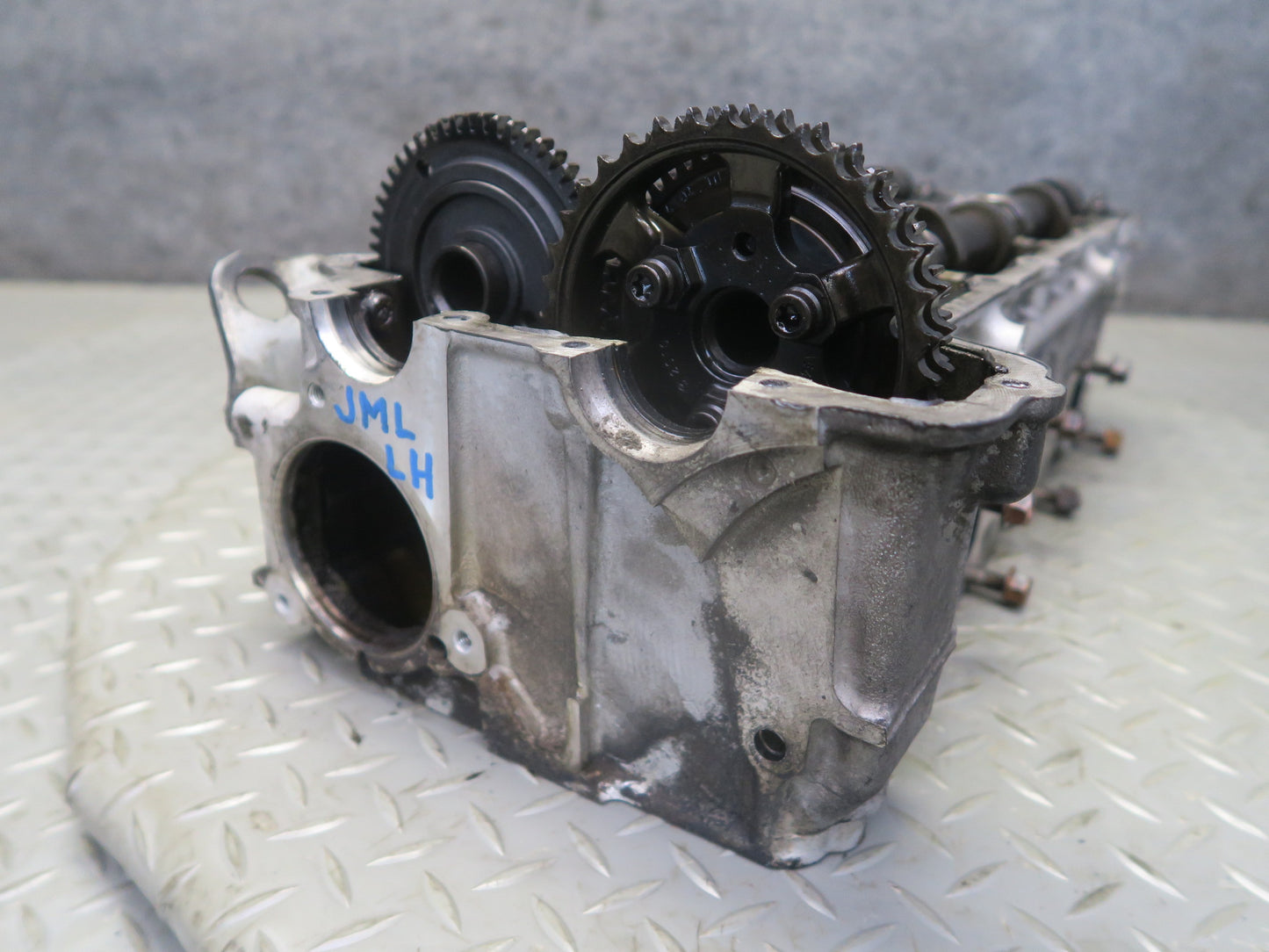 10-11 Mercedes W164 ML350 OM642 Bluetec Engine Left Cylinder Head w Camshaft OEM