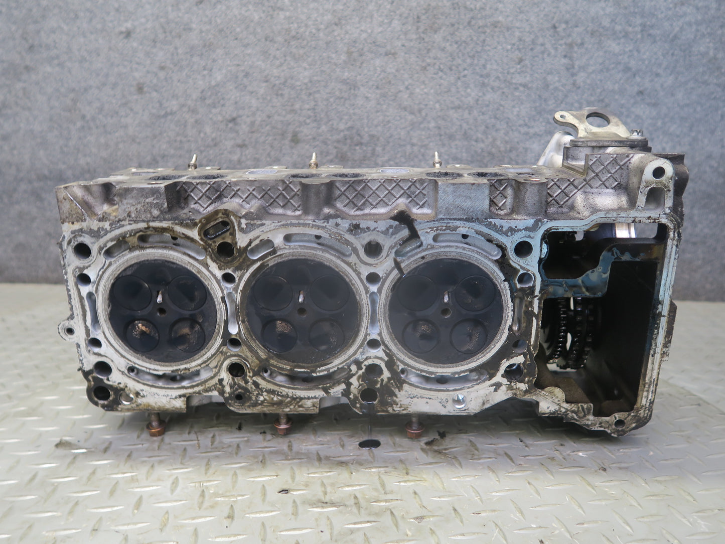 10-11 Mercedes W164 ML350 OM642 Bluetec Engine Left Cylinder Head w Camshaft OEM