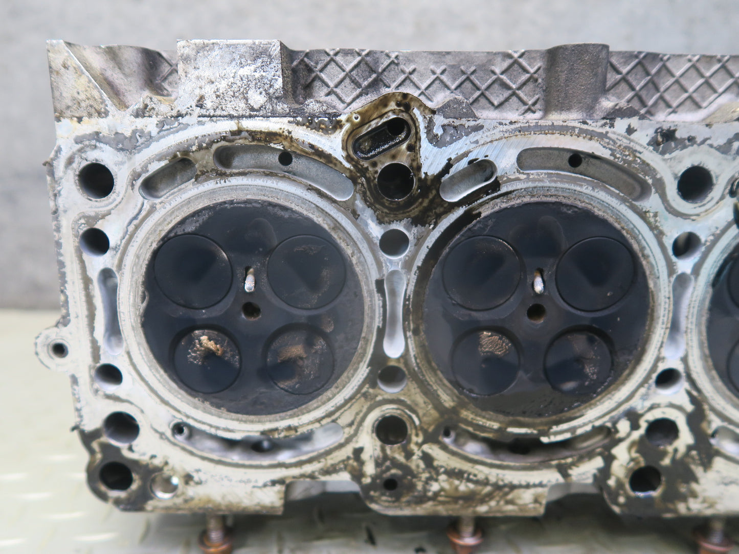 10-11 Mercedes W164 ML350 OM642 Bluetec Engine Left Cylinder Head w Camshaft OEM