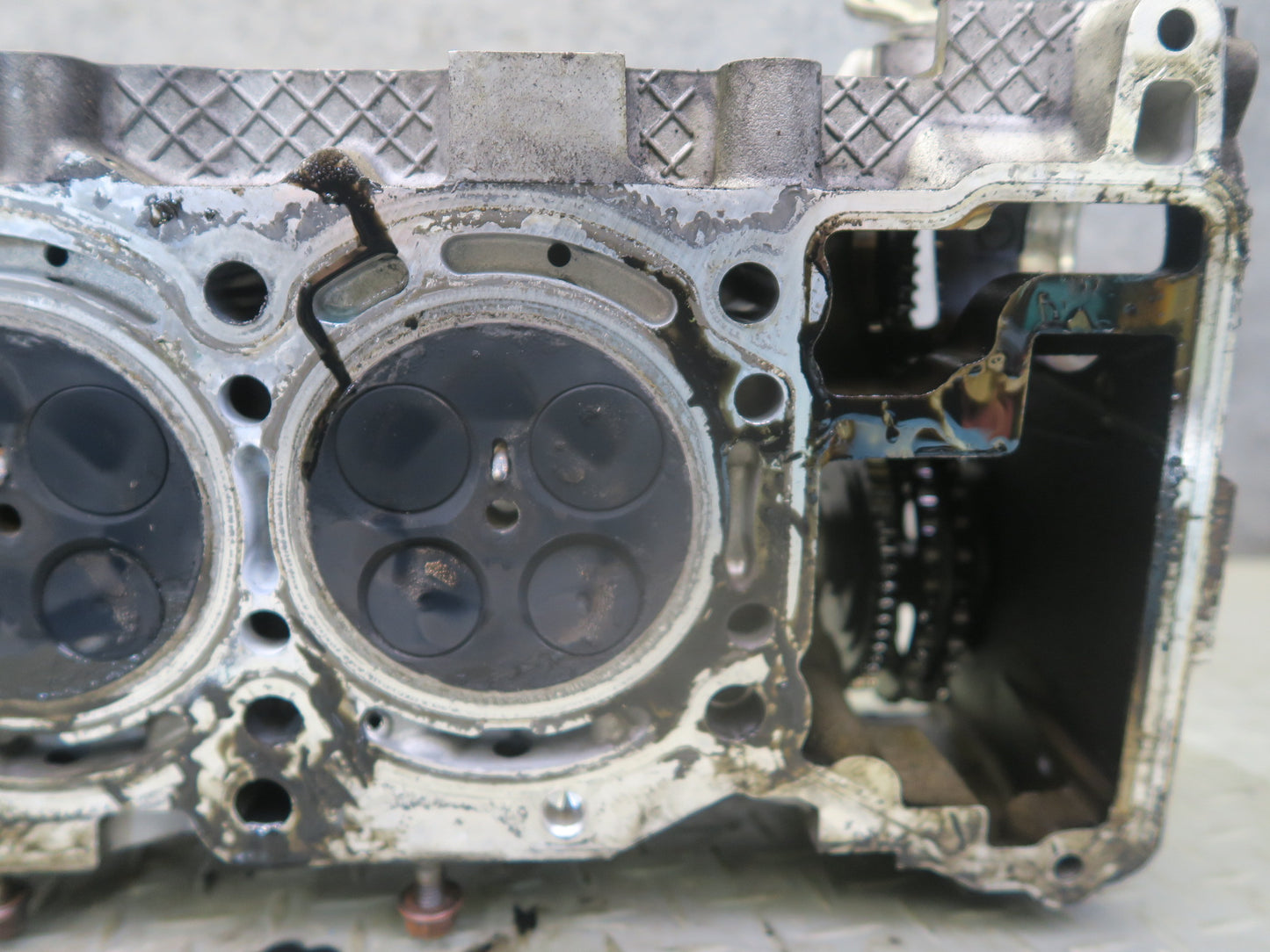 10-11 Mercedes W164 ML350 OM642 Bluetec Engine Left Cylinder Head w Camshaft OEM