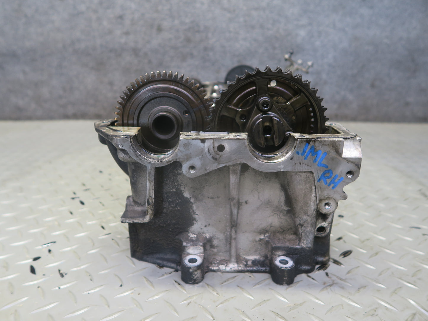 10-11 Mercedes W164 ML350 OM642 Diesel Engine Right Cylinder Head w Camshaft OEM