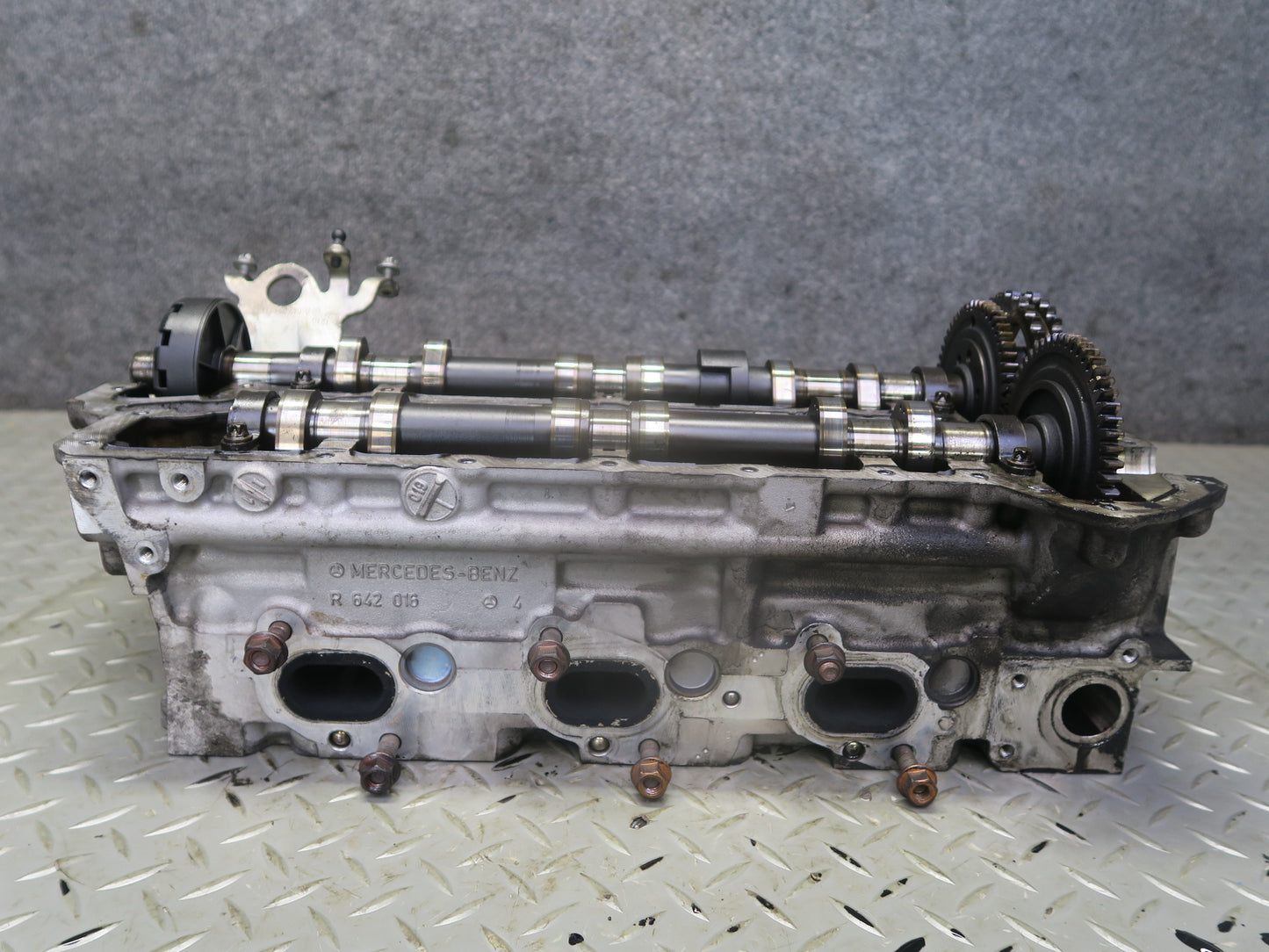 10-11 Mercedes W164 ML350 OM642 Diesel Engine Right Cylinder Head w Camshaft OEM