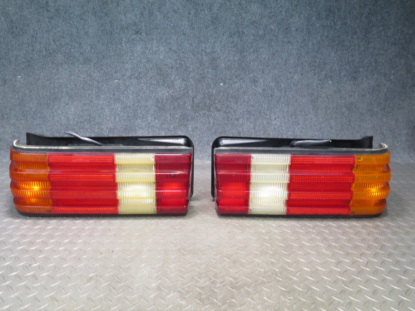 86-91 Mercedes W126 560SEL Set of 2 Rear Left & Right Tail Light Lamp OEM