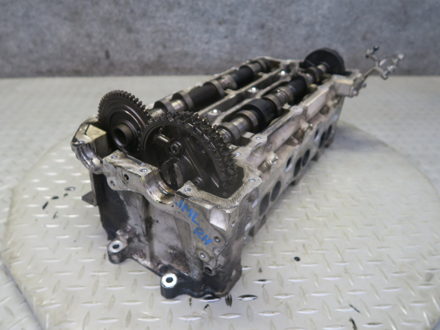 10-11 Mercedes W164 ML350 OM642 Diesel Engine Right Cylinder Head w Camshaft OEM