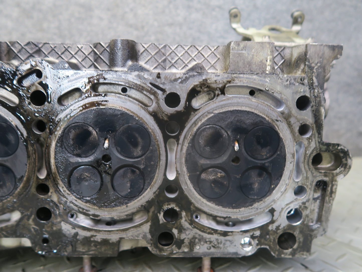 10-11 Mercedes W164 ML350 OM642 Diesel Engine Right Cylinder Head w Camshaft OEM
