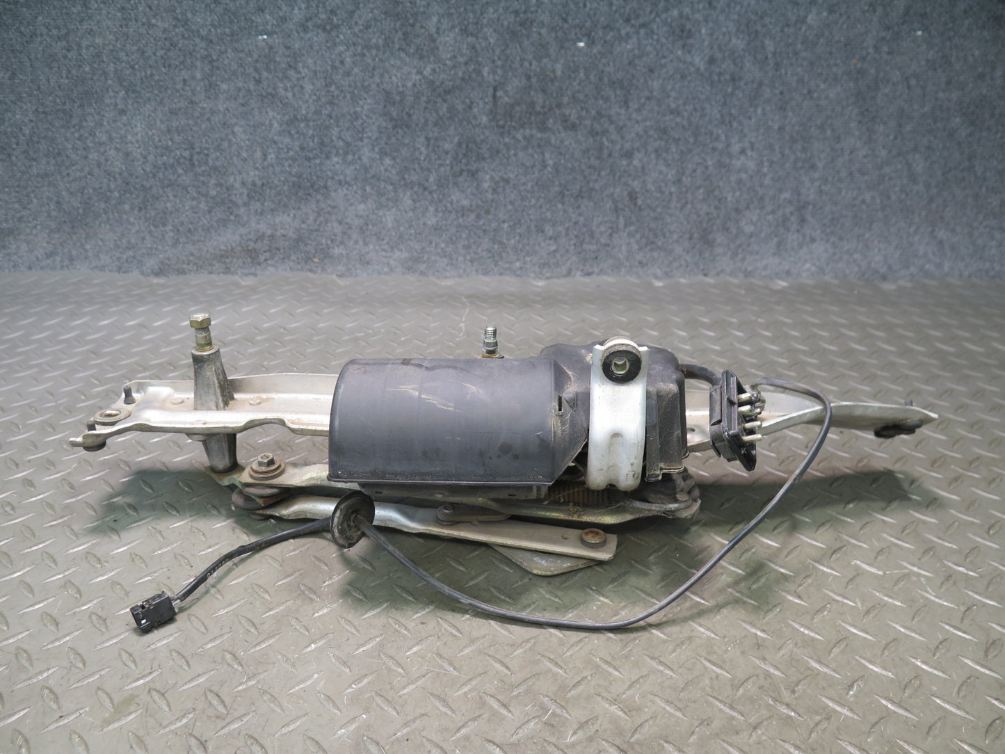 86-91 Mercedes W126 560SEL Windshield Wiper Transmission Linkage w Motor OEM