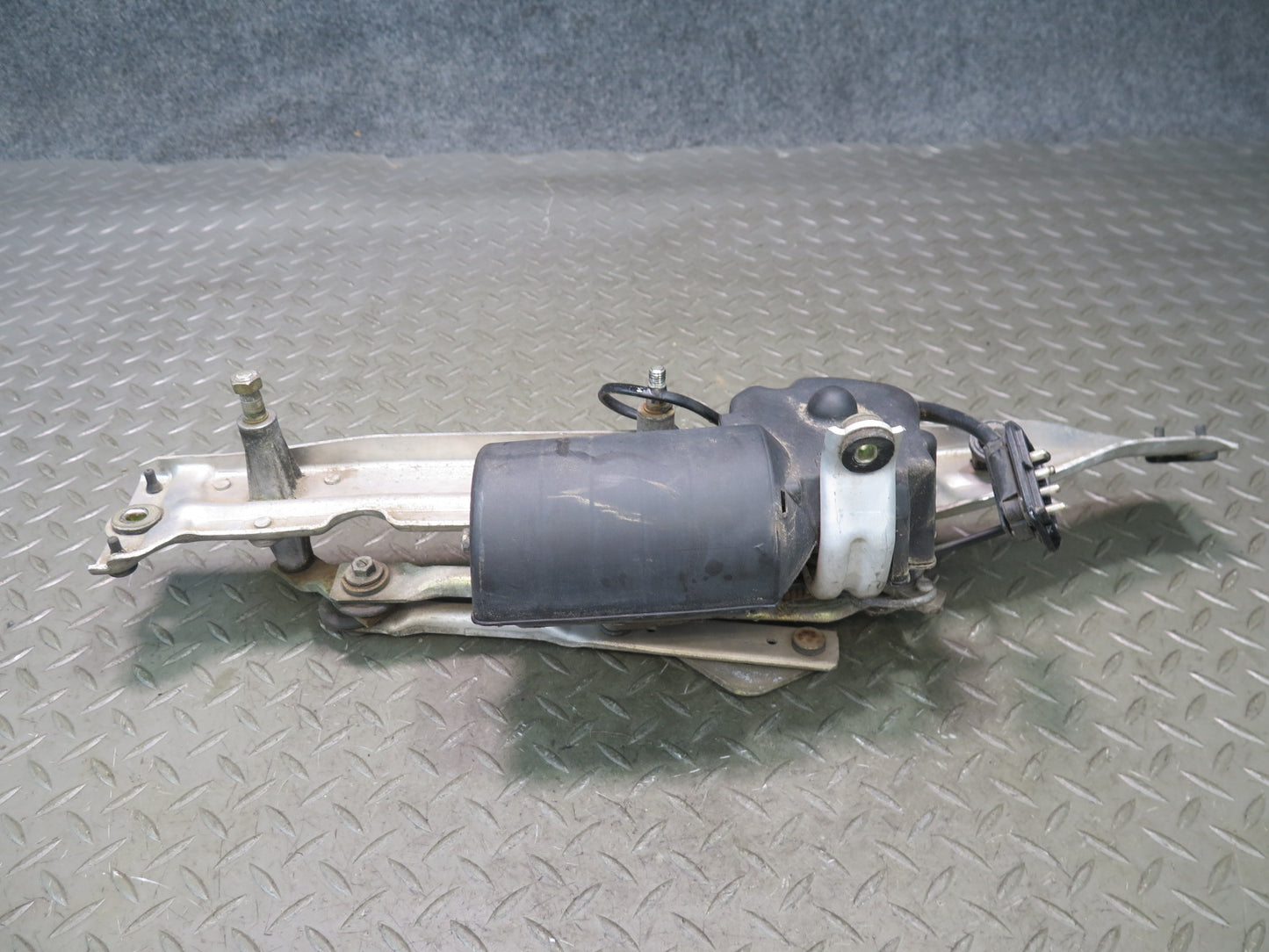 86-91 Mercedes W126 560SEL Windshield Wiper Transmission Linkage w Motor OEM