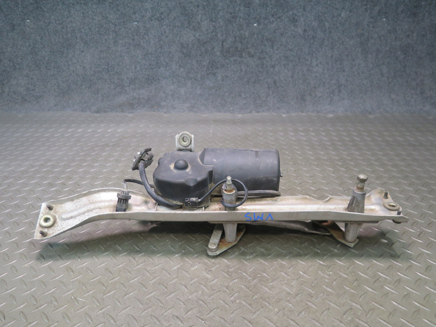 86-91 Mercedes W126 560SEL Windshield Wiper Transmission Linkage w Motor OEM