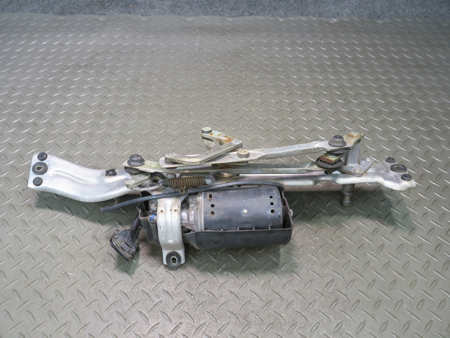 86-91 Mercedes W126 560SEL Windshield Wiper Transmission Linkage w Motor OEM