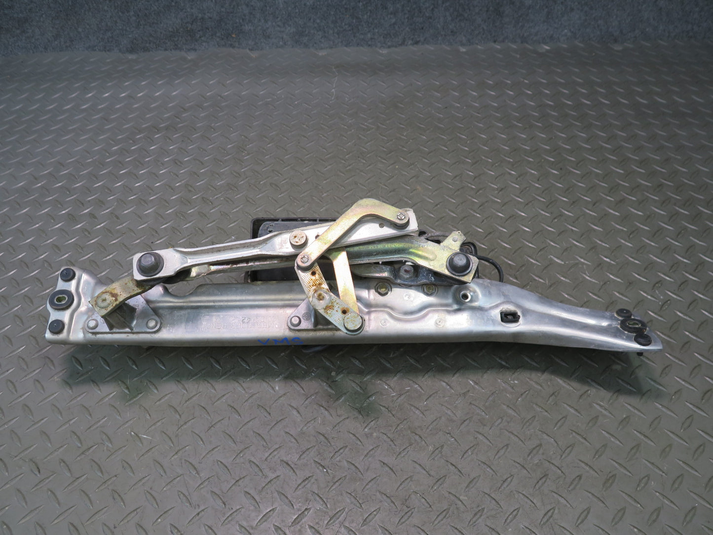 86-91 Mercedes W126 560SEL Windshield Wiper Transmission Linkage w Motor OEM