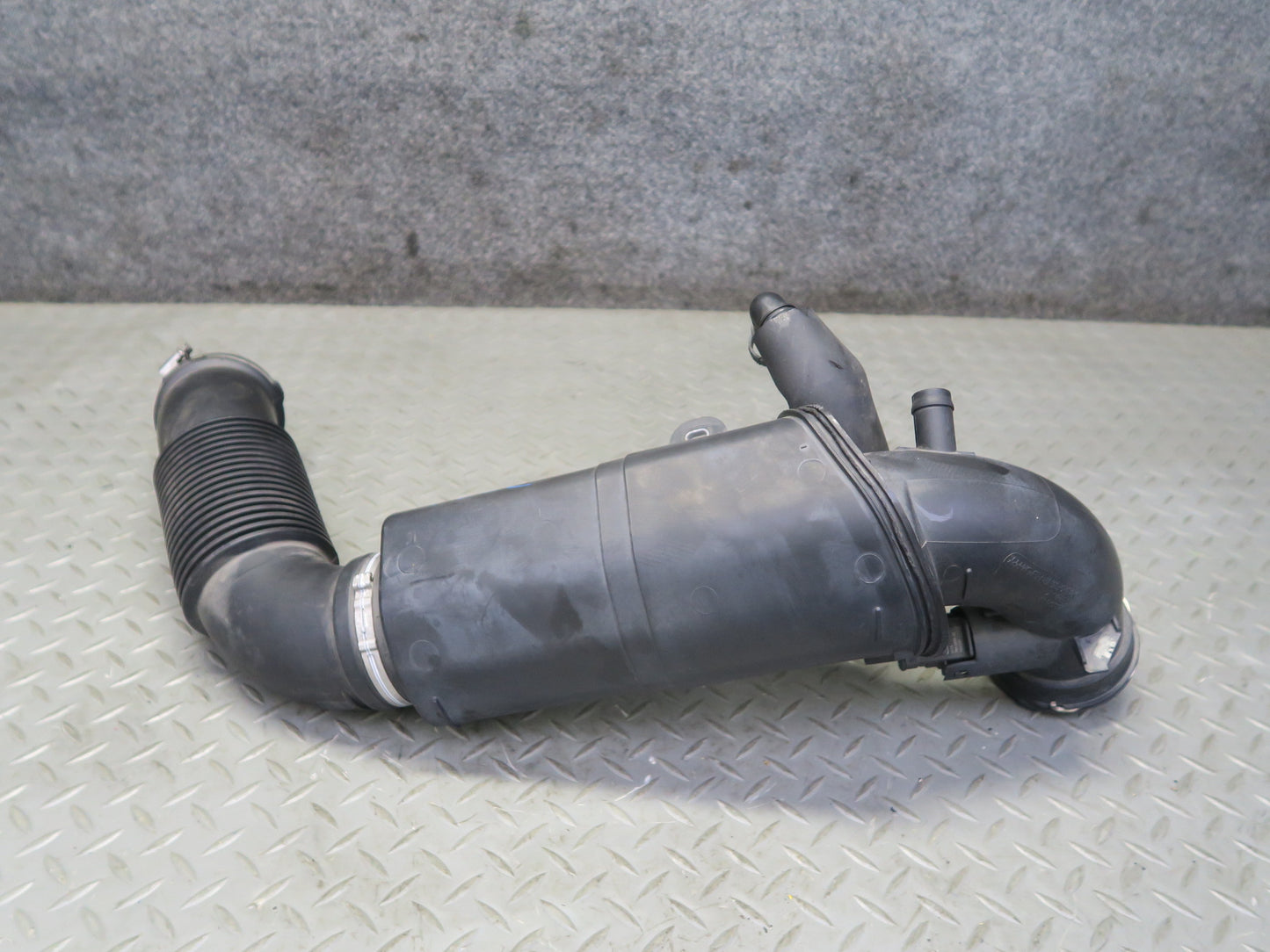14-19 Mini Cooper S F55 F56 F57 Intercooler Air Duct Resonator Pipe Line OEM
