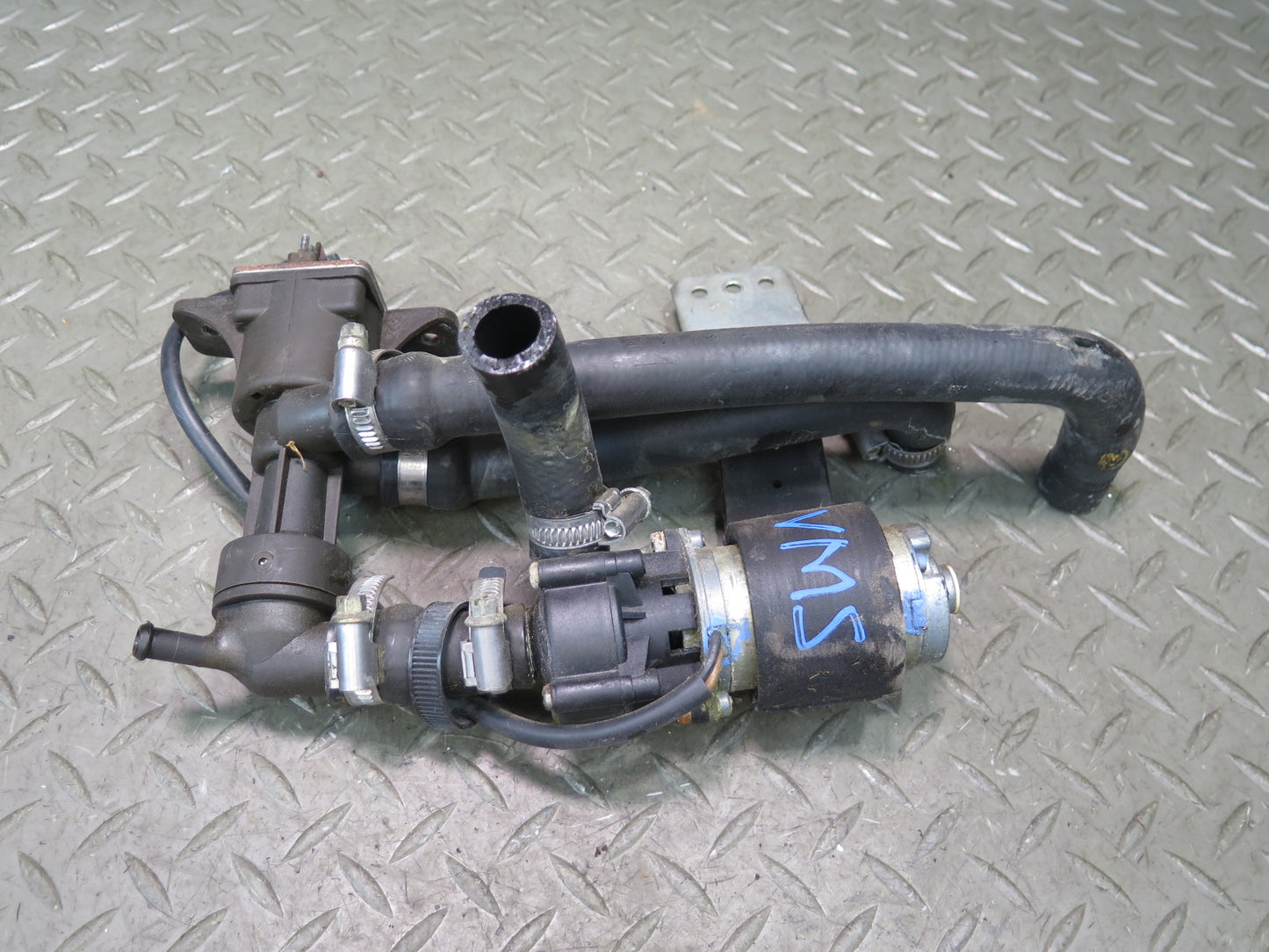 86-91 Mercedes W126 560SEL Heater Control Valve Recirculating Pump Assembly OEM
